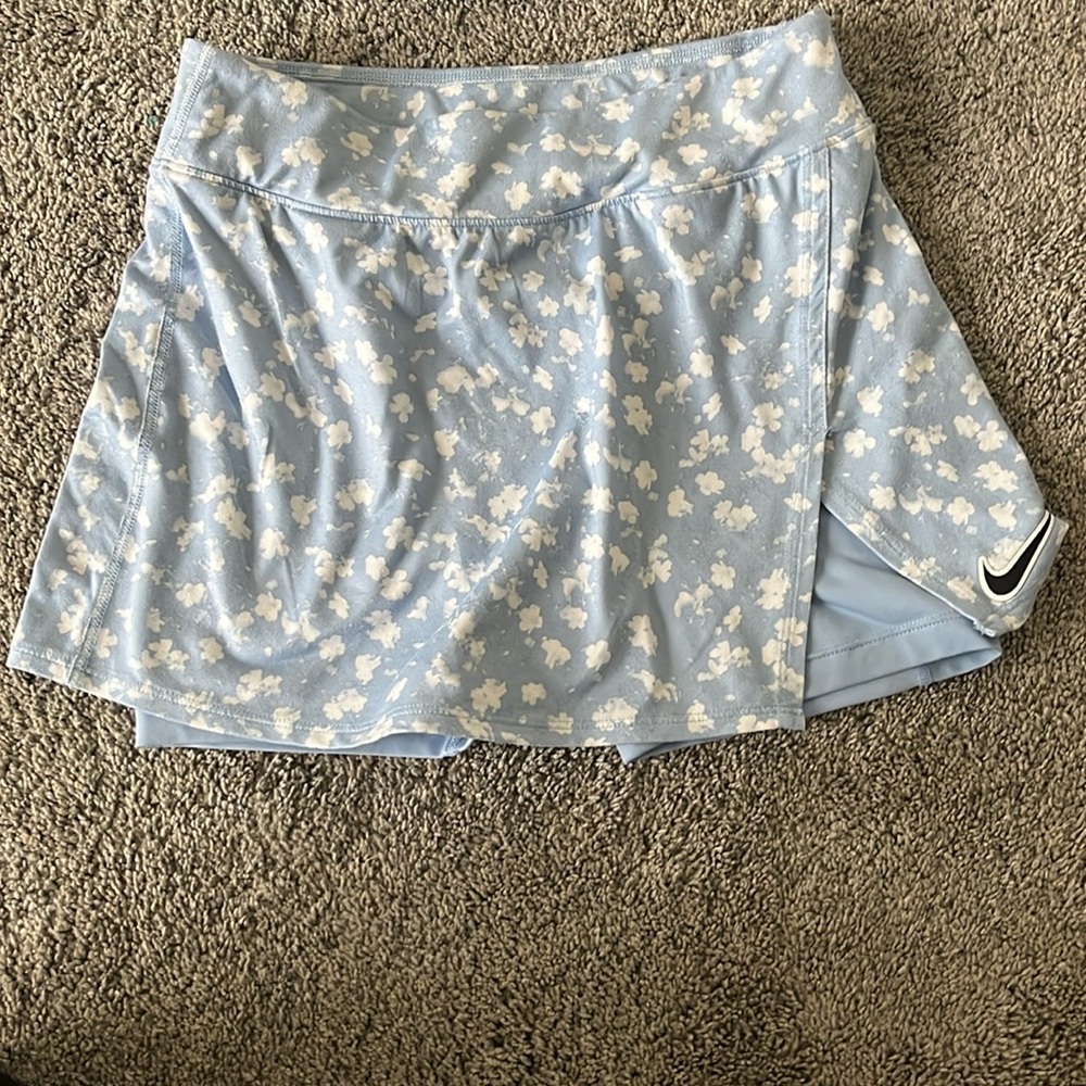 Nike skirt with shorts built in XS
